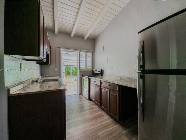 Building Photo - 535 NE 133rd St