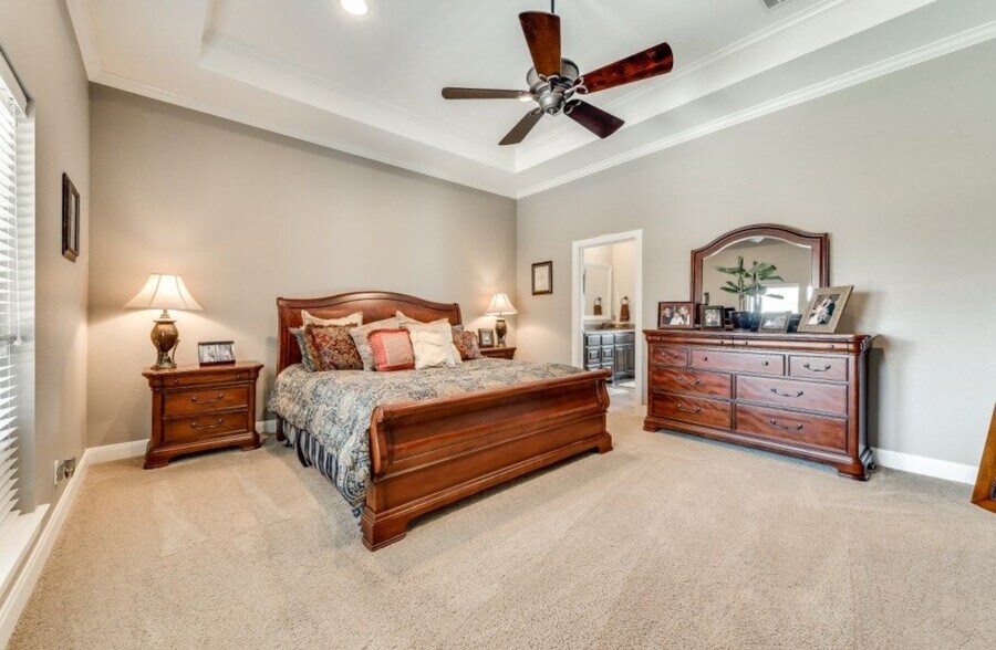 Building Photo - 5505 San Clemente Dr