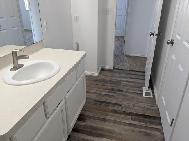 Building Photo - 435 N Kersh Dr W