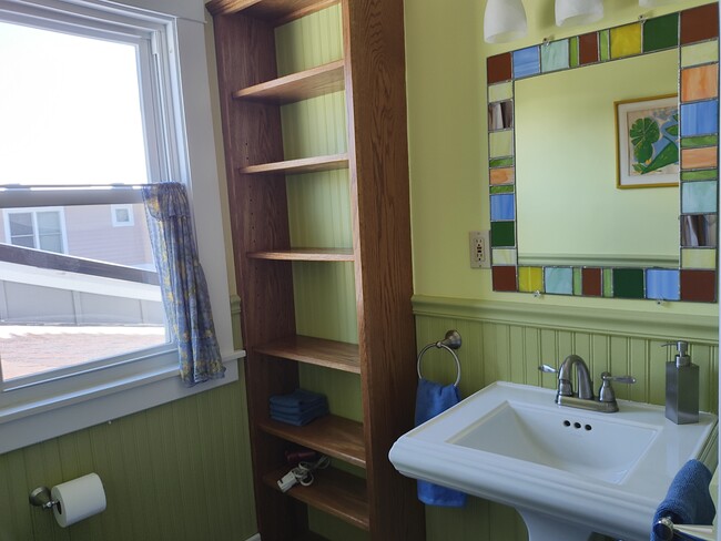 Bathroom, privacy and extra shelving - 413 N Geneva St