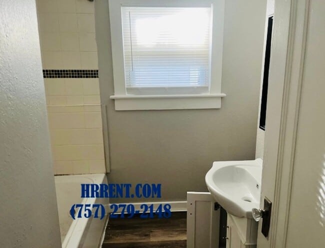 Building Photo - Charming Renovated 3 Bedroom 1 Bath Single...