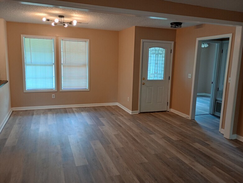 Building Photo - 3208 Quail Ridge Rd