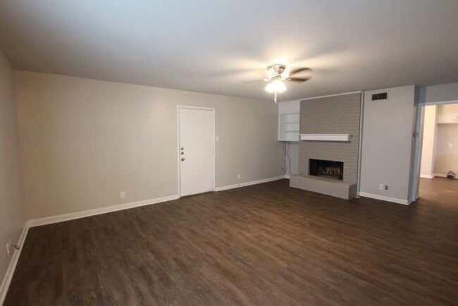 Building Photo - Available Now! Recently remodeled 3/2 in T...