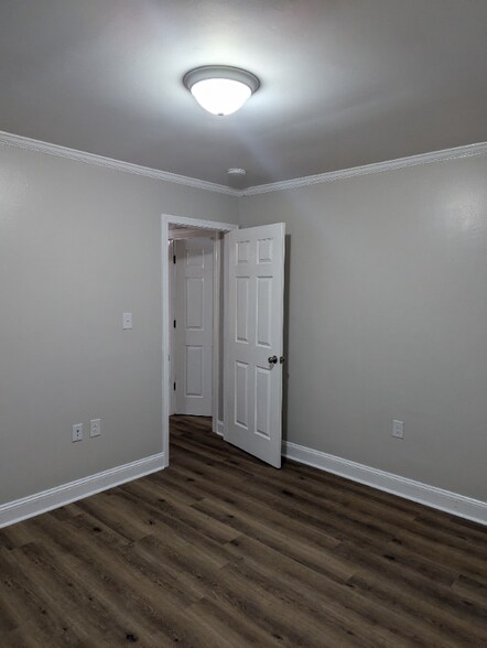 Building Photo - 1025 Hazelwood Dr