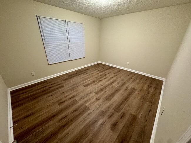 Building Photo - 200 Country Meadows Ct