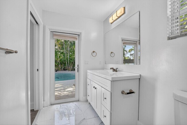 Building Photo - 954 SE 7th St