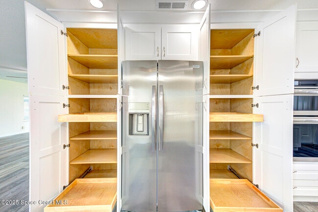 Building Photo - 1065 Molaki Dr
