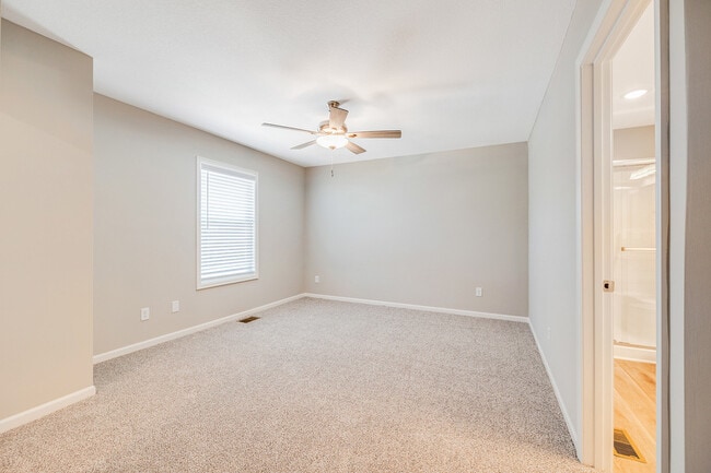 Building Photo - 511 Pine Dr