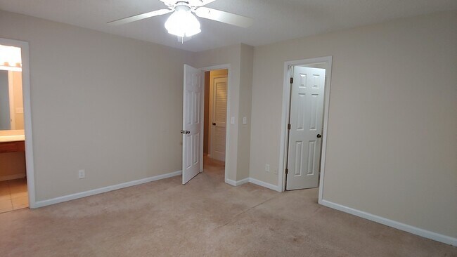 Building Photo - Move-In Ready! 2 Bedroom Townhome in Norcross