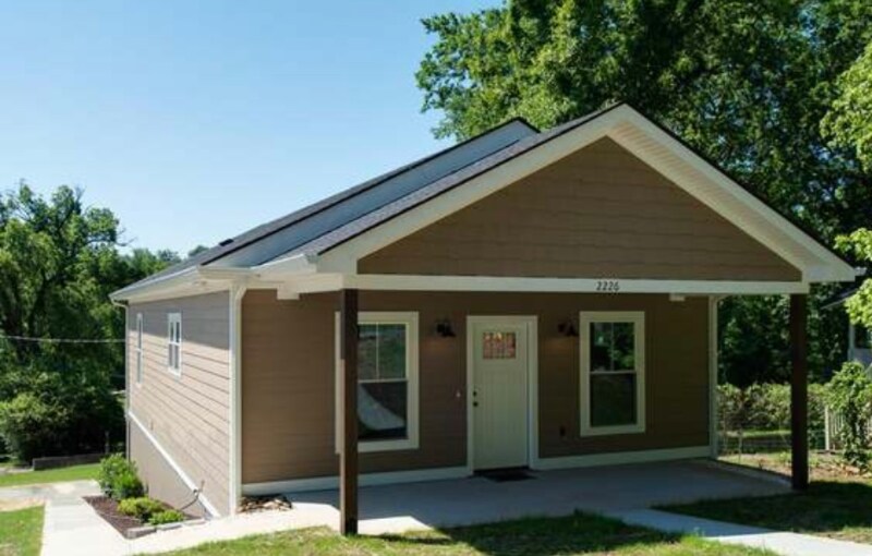 Building Photo - 2226 Riverside Dr