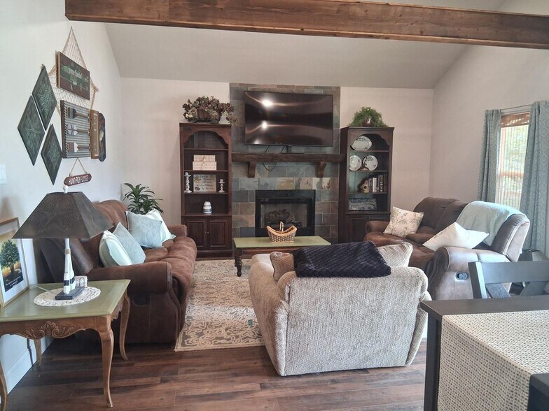 Building Photo - 3208 Sunrise Ct