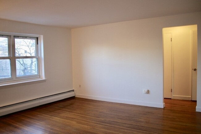 Building Photo - 85 Chestnut St
