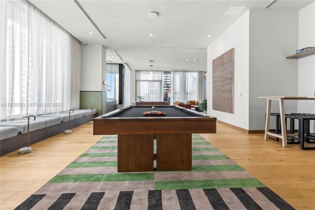 Building Photo - 11 NE 6th St