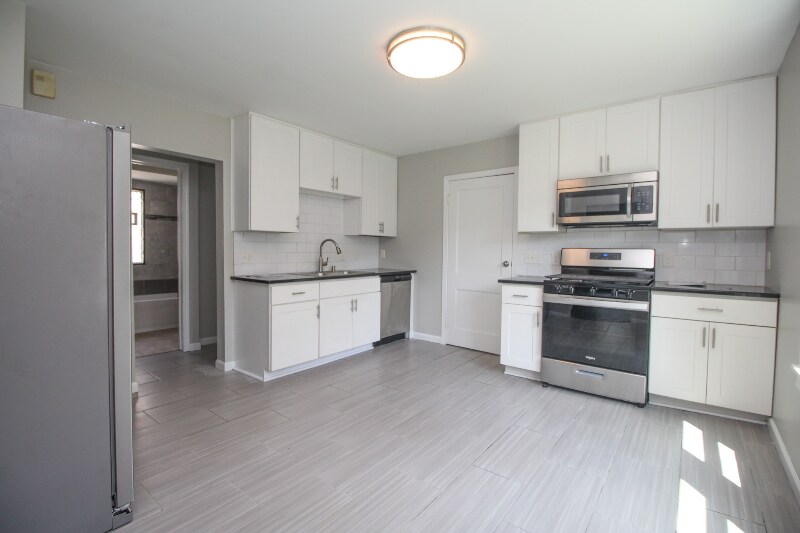 Building Photo - 1444 S 56th St