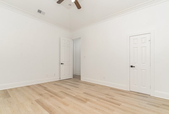 Building Photo - 2422 Vagas St