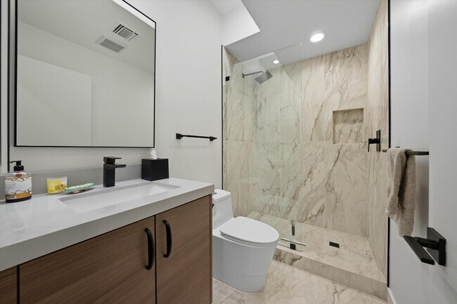 Building Photo - 809 Inverness Dr