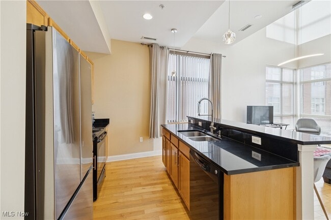 Building Photo - 55 E College St