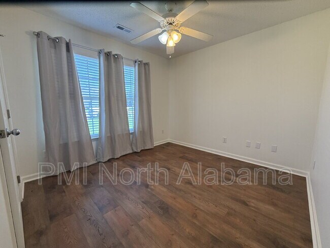 Building Photo - 111 Turnstone Ct SW