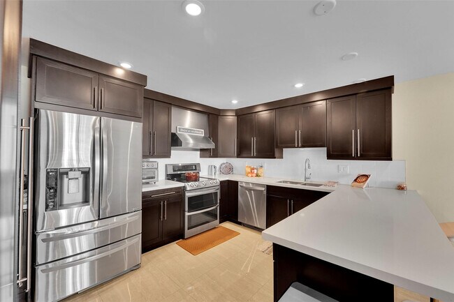 Building Photo - 1401 S Ocean Dr