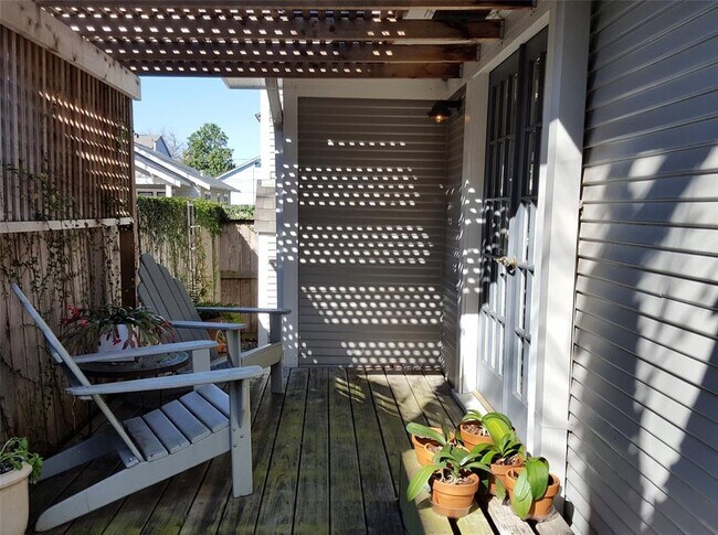 Building Photo - 1018 Highland St