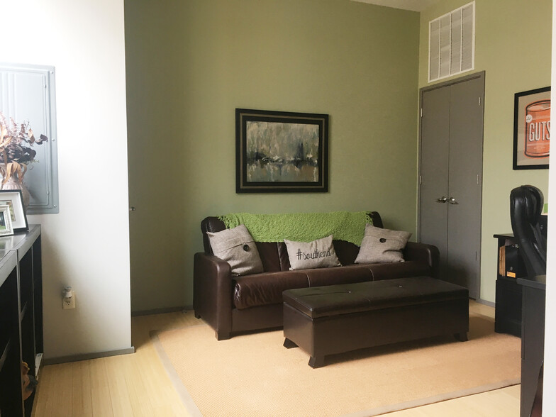 Second bedroom/office - 2074 Euclid Ave