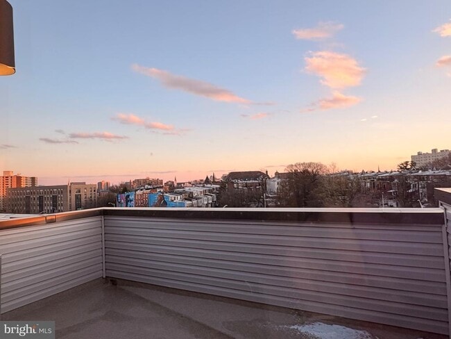 Building Photo - 736 Watts St