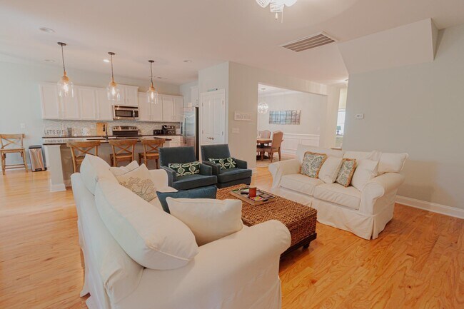 Building Photo - 2402 Via Palma Dr