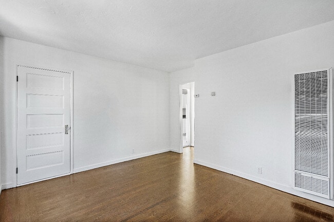 Building Photo - 1551 Saint Charles St