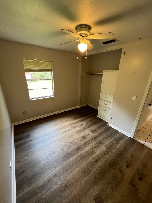 Building Photo - 1121 Kimberly Dr