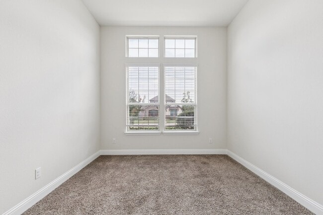 Building Photo - 913 Parkside Dr