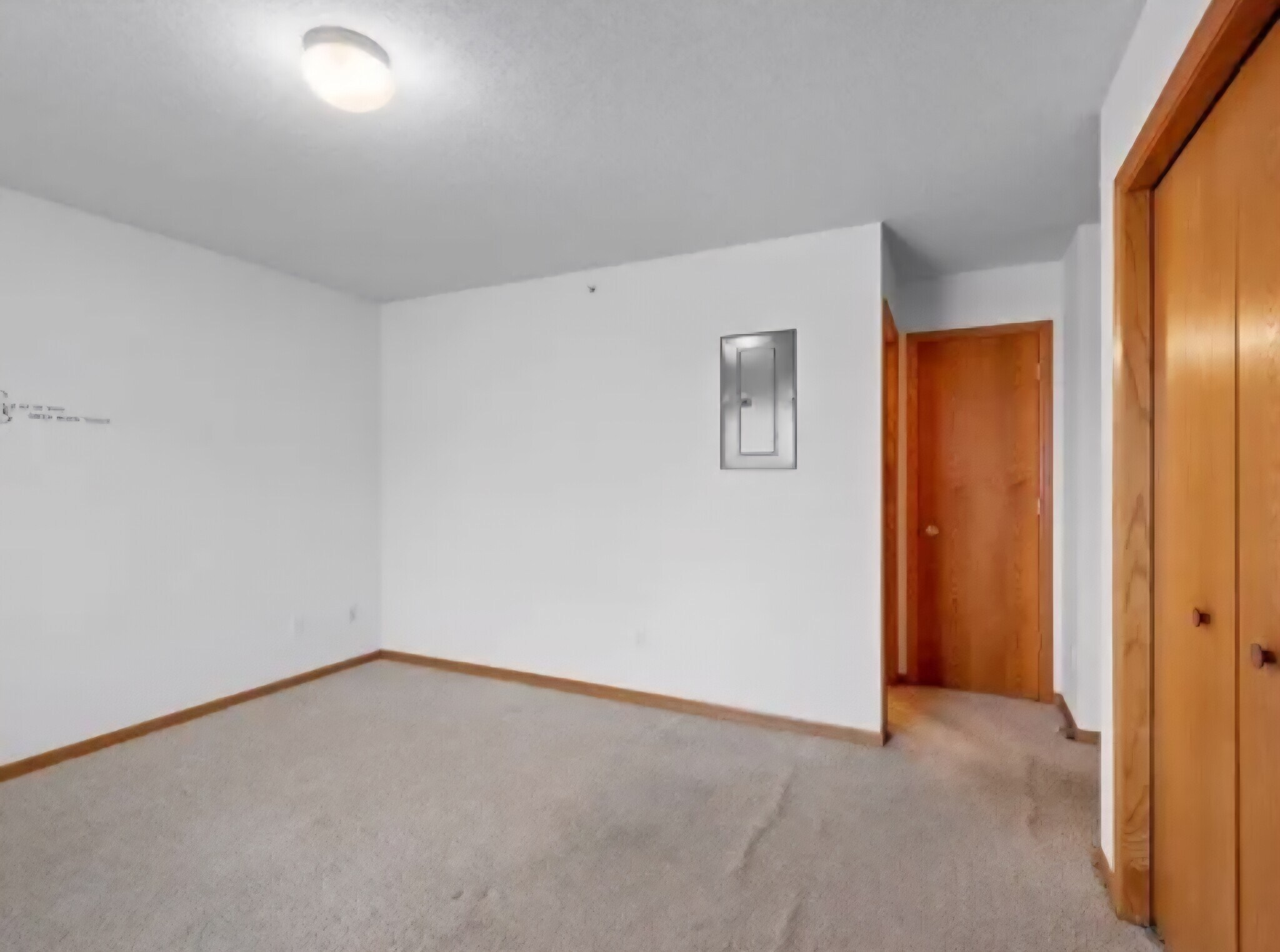 Building Photo - 1000 Duchess Dr