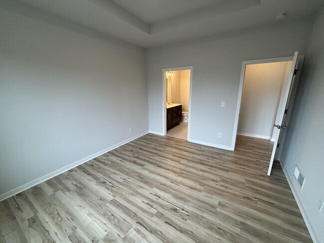 Building Photo - 549 Calvin Ln