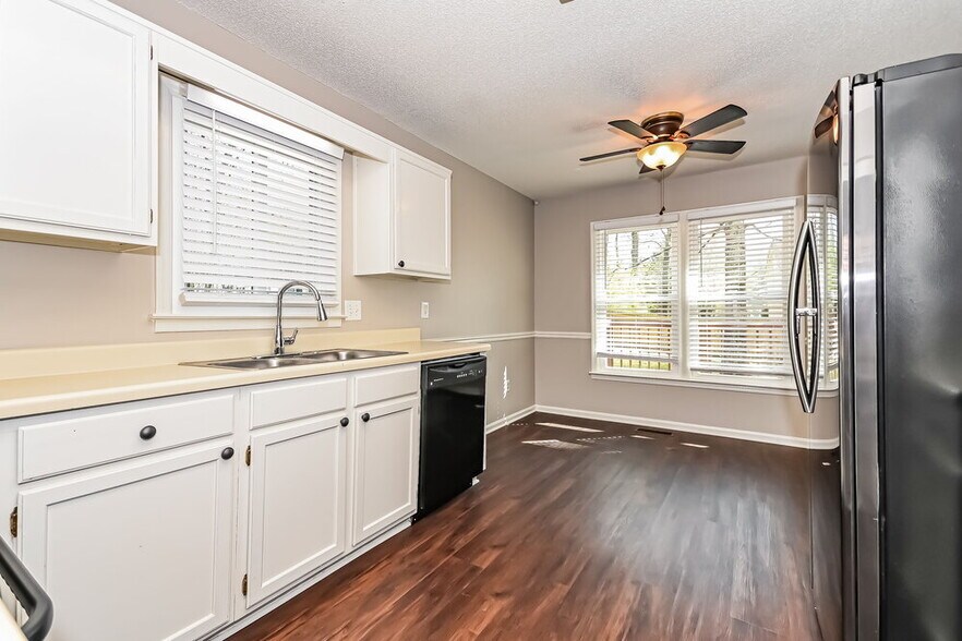 Building Photo - 3003 Springview Pl