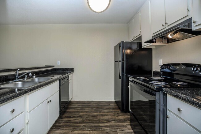 Building Photo - Hidden Cove