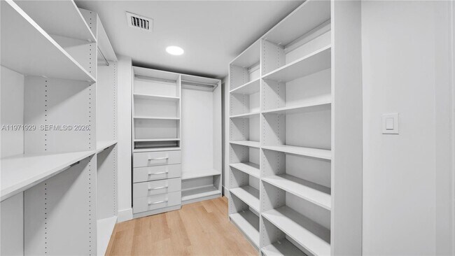 Building Photo - 555 NE 34th St