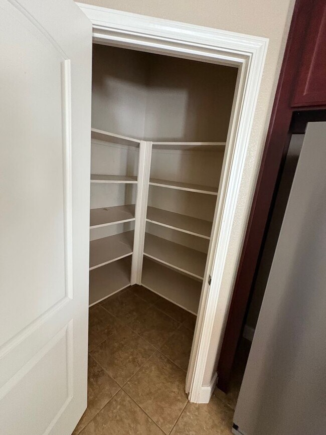Building Photo - 1/2 off ONE months rent special