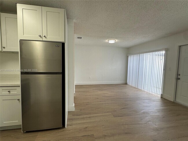 Building Photo - 6032 SW 25th St
