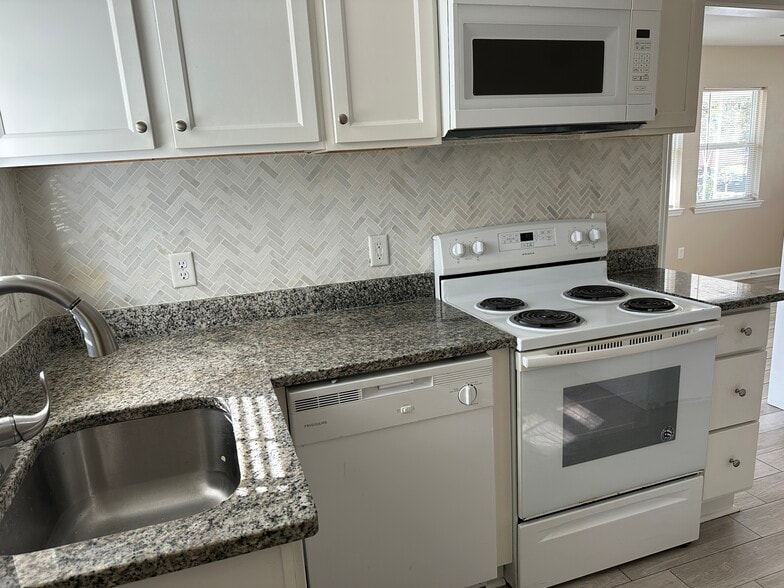 Building Photo - 1319 Colorado St