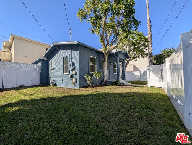 Building Photo - 1015 Granville Ave