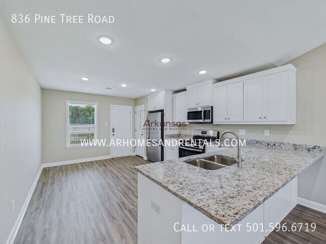 Building Photo - 836 Pine Tree Rd