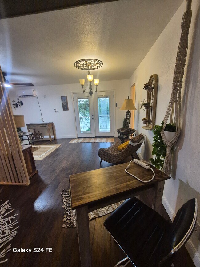 Building Photo - 2503 River Crest