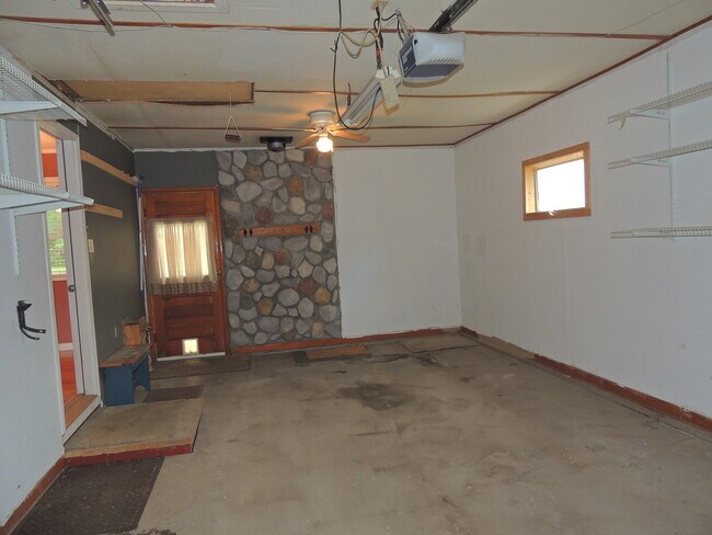 Building Photo - 3884 Five Mile Rd