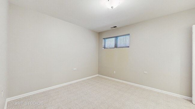 Building Photo - 708 W Aldine Ave