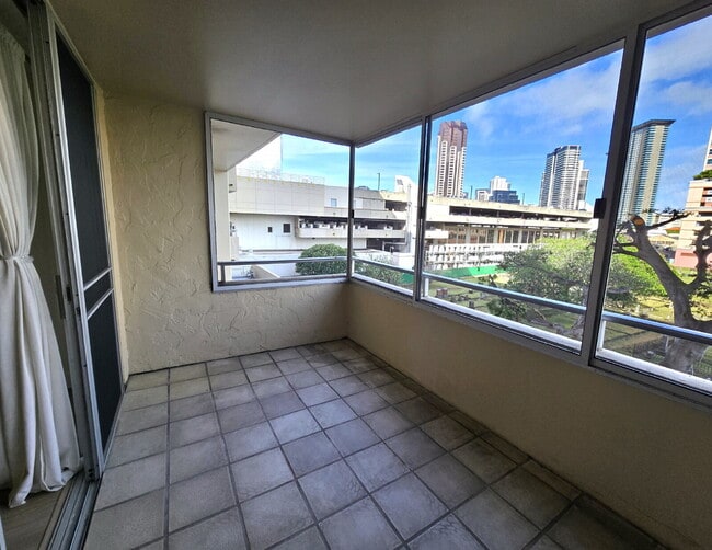 Building Photo - Large 2br/2ba/1pkg Condo near Blaisdell!