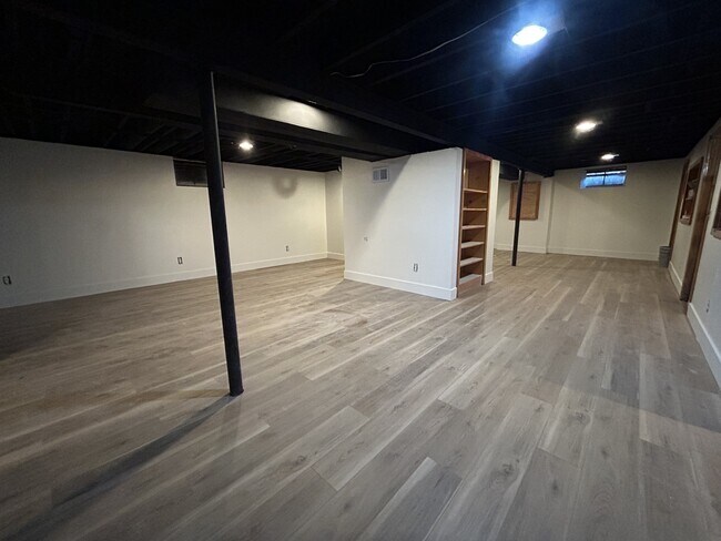 Building Photo - 149 Brookdale Park