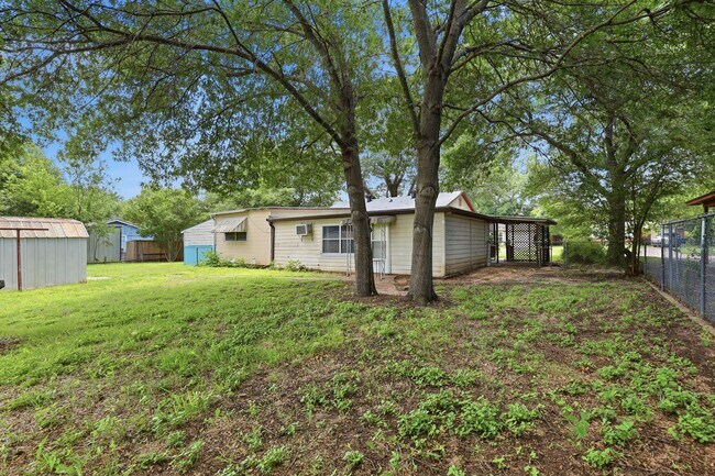 Building Photo - Great in Granbury