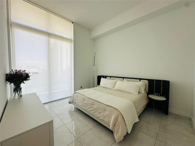 Building Photo - 2678 Tigertail Ave