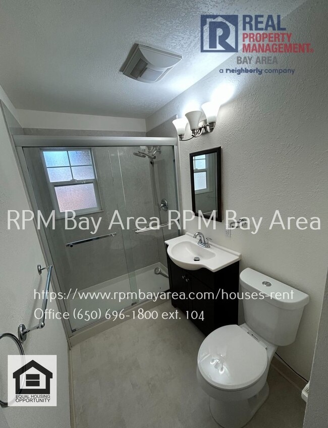 Building Photo - Spacious and Classic Home in Mountainview ...