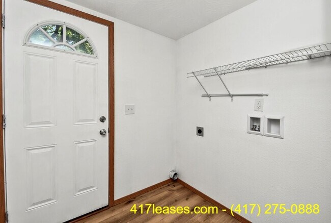 Building Photo - 2518 N Weller Ave