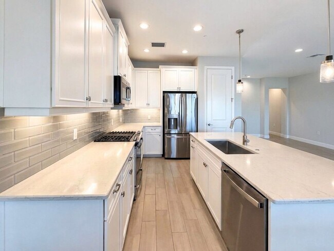 Building Photo - Modern 3BR Condo with Pond Views - Annual Rental in Seychelles Naples